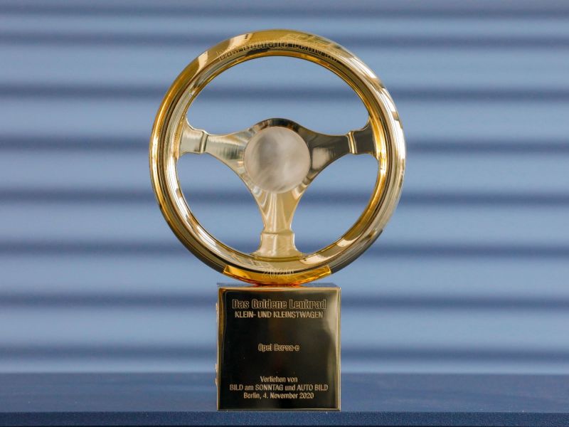 Bild opel-corsa-e-goldenes-lenkrad-513618.800x600.jpg