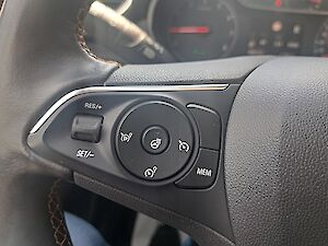 Opel Crossland X 1,5 CDTI BlueIn. Innovation Start/Stop System Behindertenumbau! 2x Gaspedal mit Umschaltfunktion!