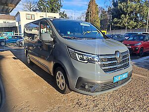 Renault Trafic Passenger Techno Blue dCi 150